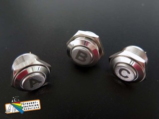 Metalen drukknop graveren of bedrukken